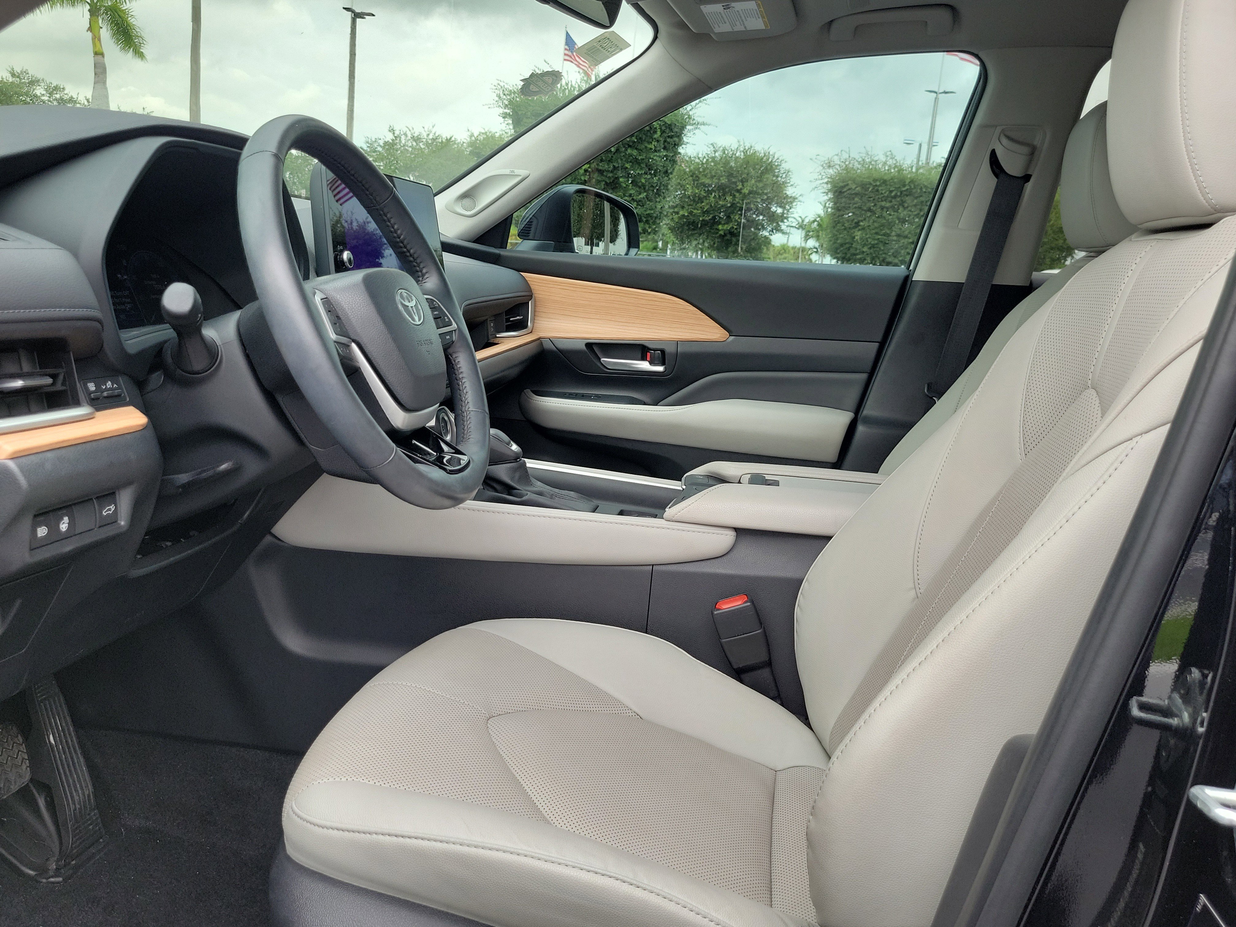 Used 2024 Toyota Grand Highlander XLE image 19