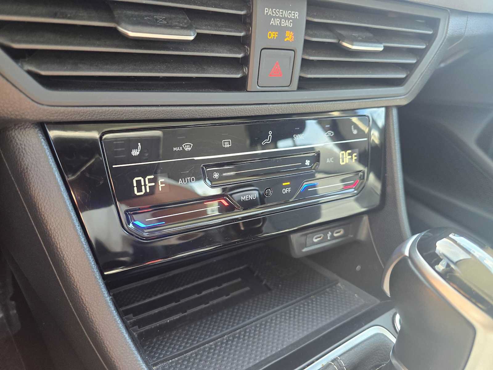 Used 2025 Volkswagen Jetta SE FWD image 28
