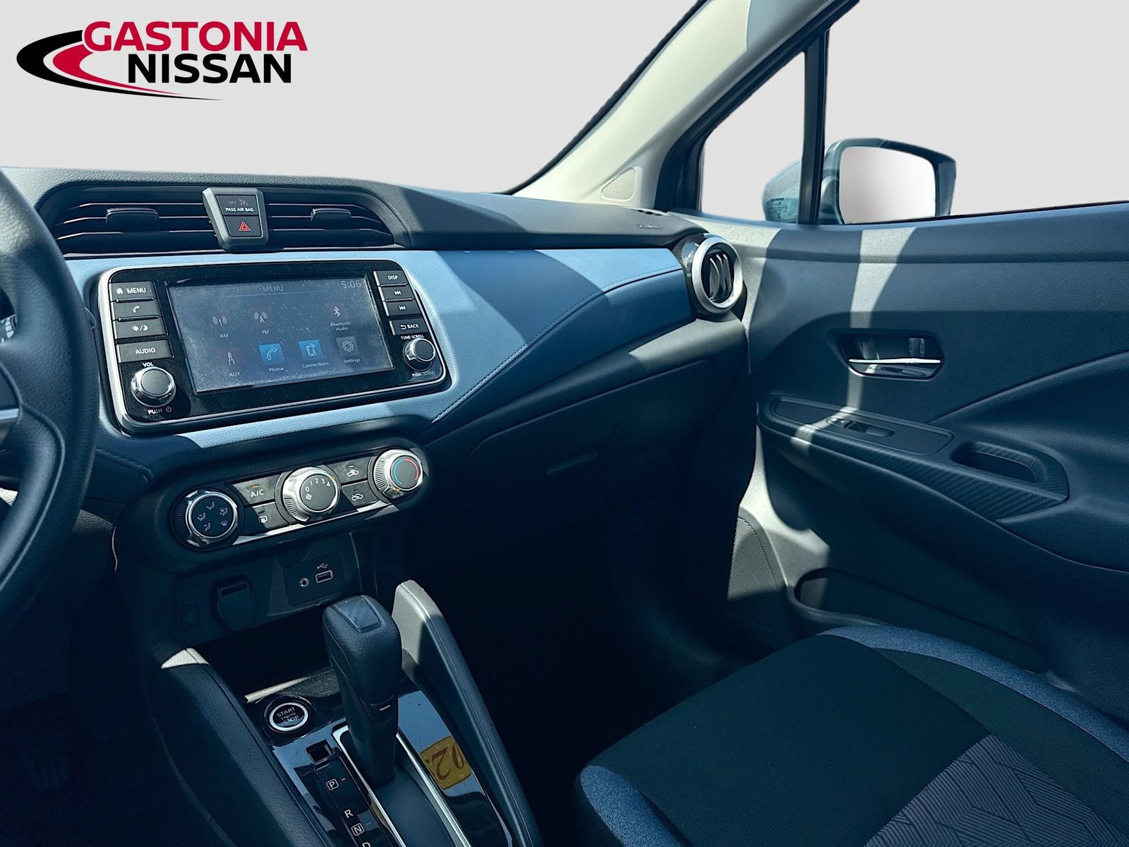 Used 2025 Nissan Versa SV FWD image 30