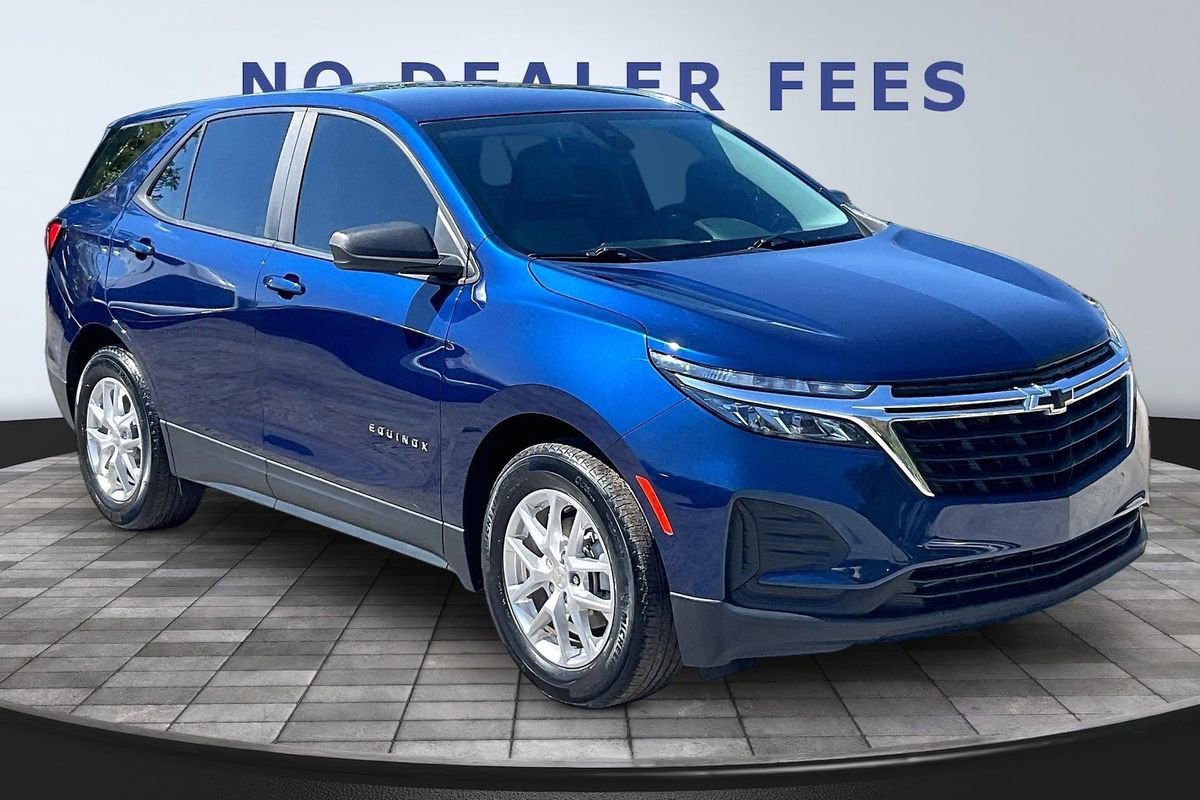 Used 2022 Chevrolet Equinox LS w/ Driver Confidence II Package image 3