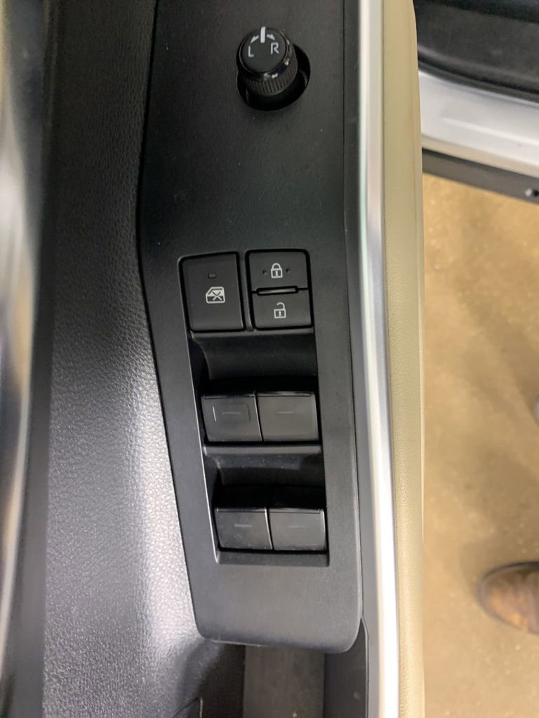 Used 2024 Toyota Highlander XLE AWD/4WD image 17