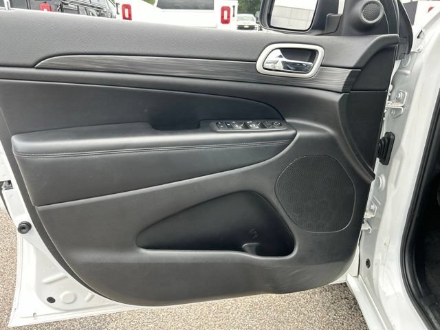 Used 2022 Jeep Grand Cherokee Laredo X RWD image 11