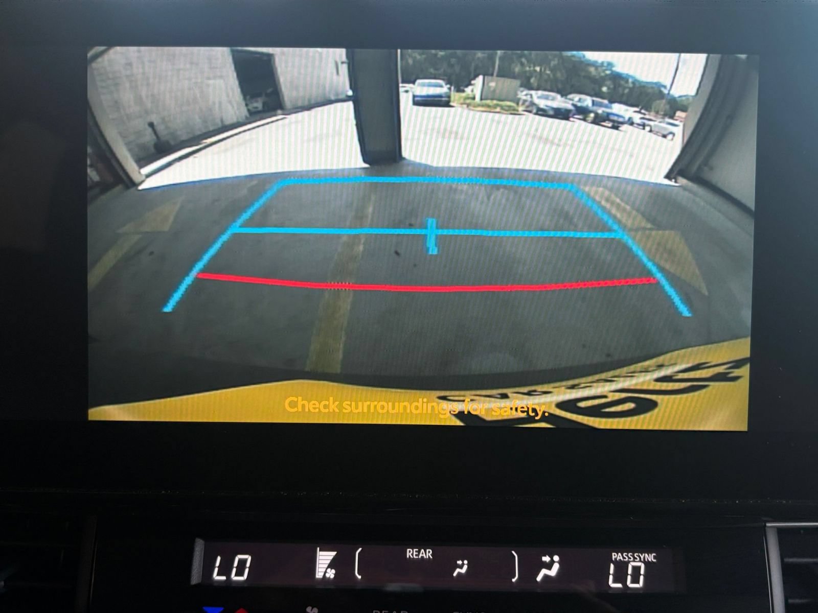 Used 2025 Toyota Sienna XLE FWD image 25
