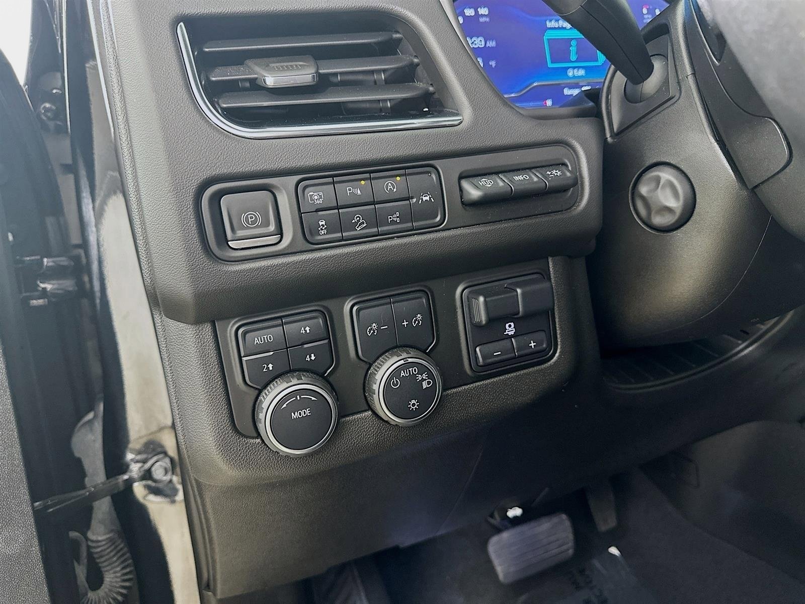 Used 2023 Chevrolet Tahoe High Country w/ Advanced Technology Package image 16