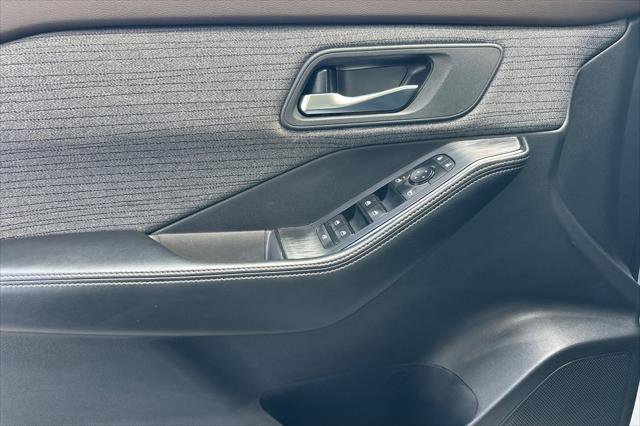 Used 2023 Nissan Rogue SV image 10