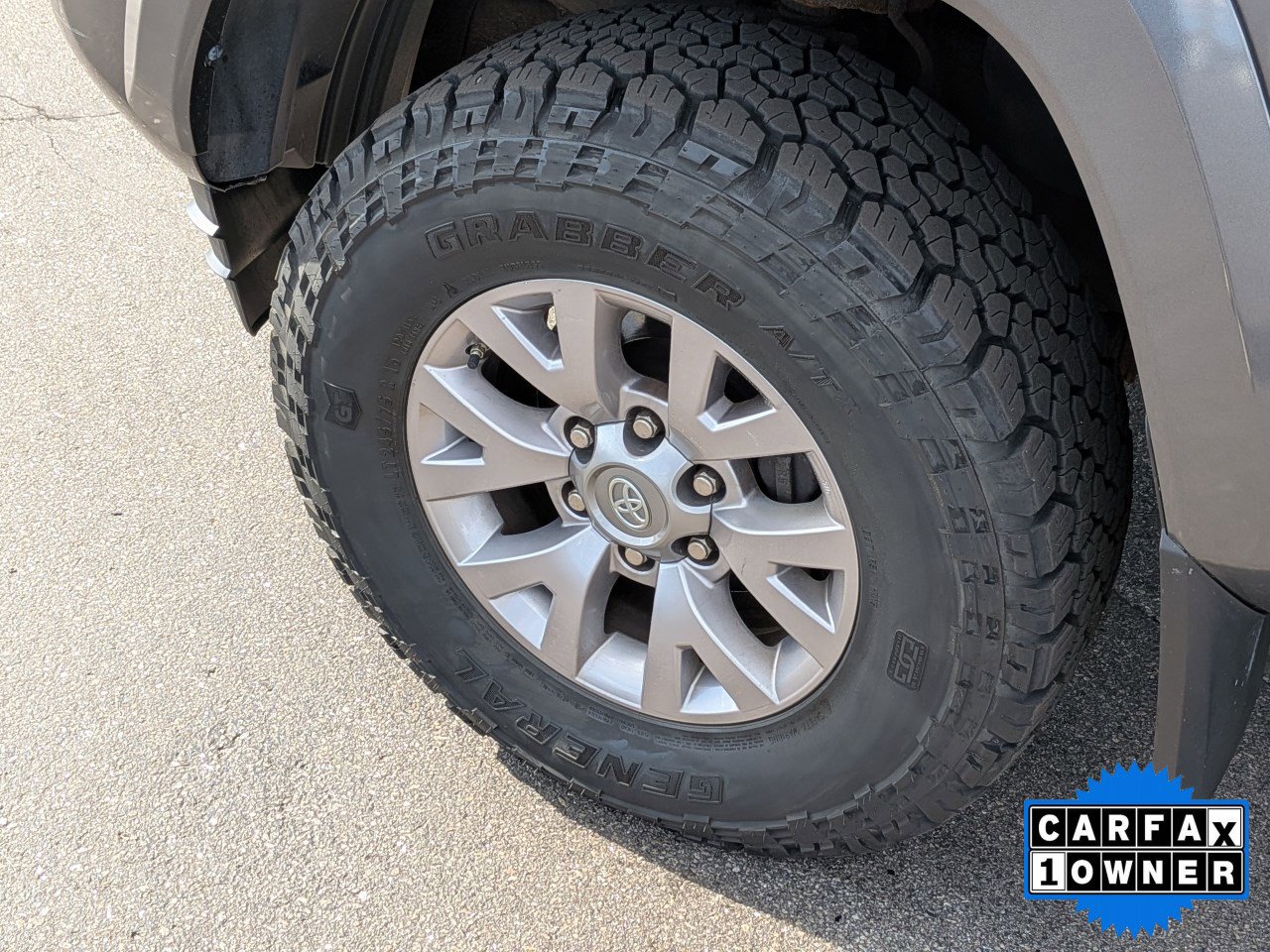 Used 2016 Toyota Tacoma SR5 w/ SR5 Appearance Package (SN) AWD/4WD image 11