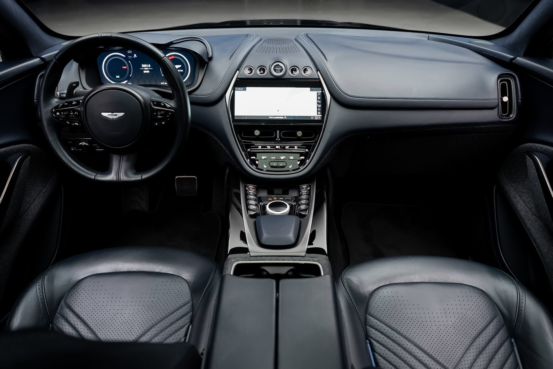 Used 2021 Aston Martin DBX AWD/4WD image 41