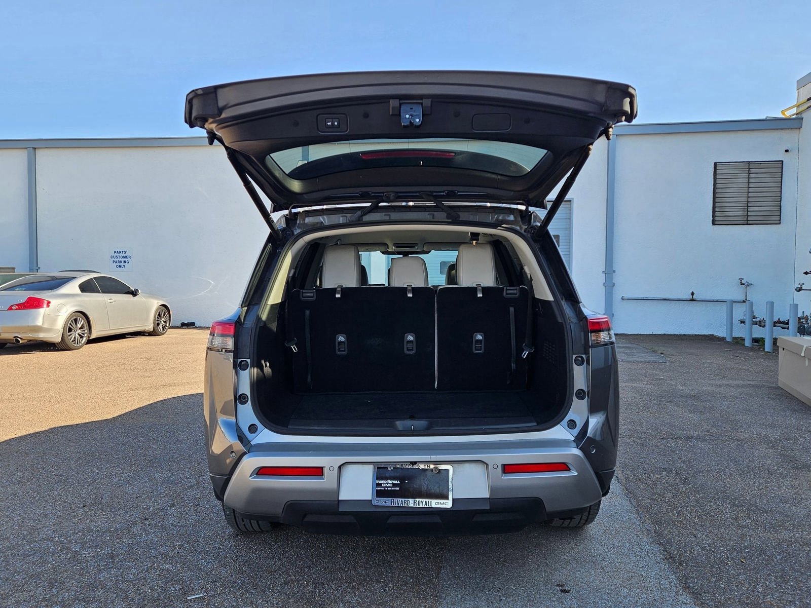 Used 2023 Nissan Pathfinder SL FWD image 4