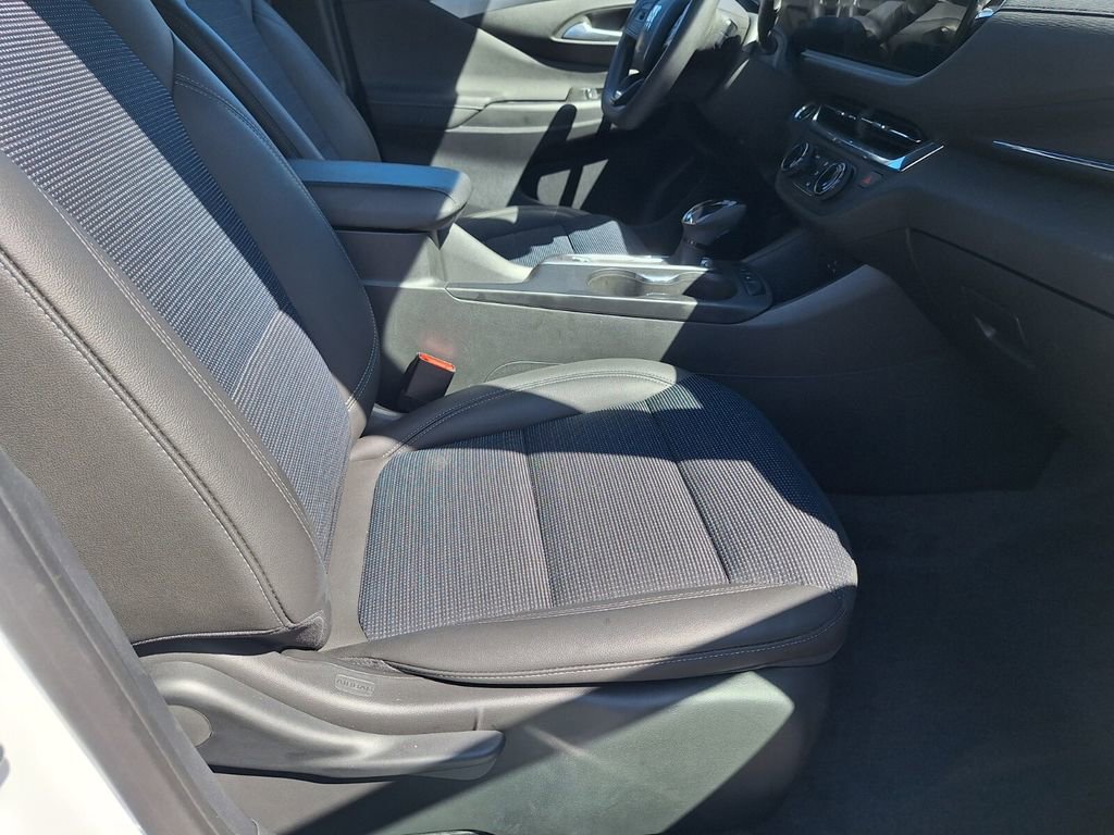 Used 2025 Buick Envista Preferred image 24