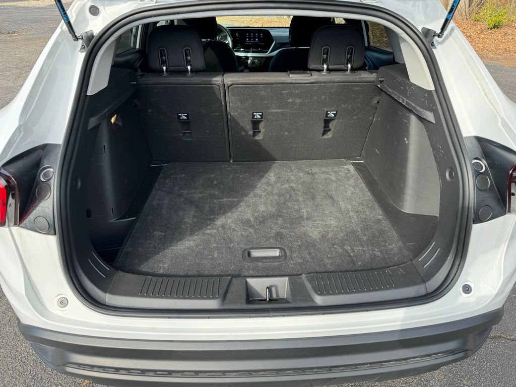 Certified 2025 Chevrolet Trax LS image 8