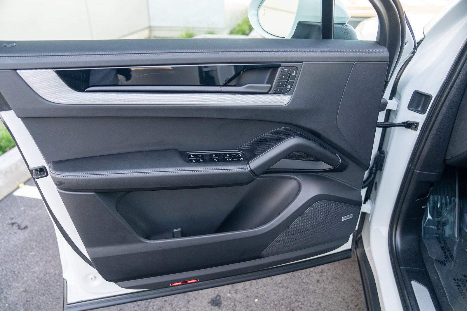 Used 2025 Porsche Cayenne image 10