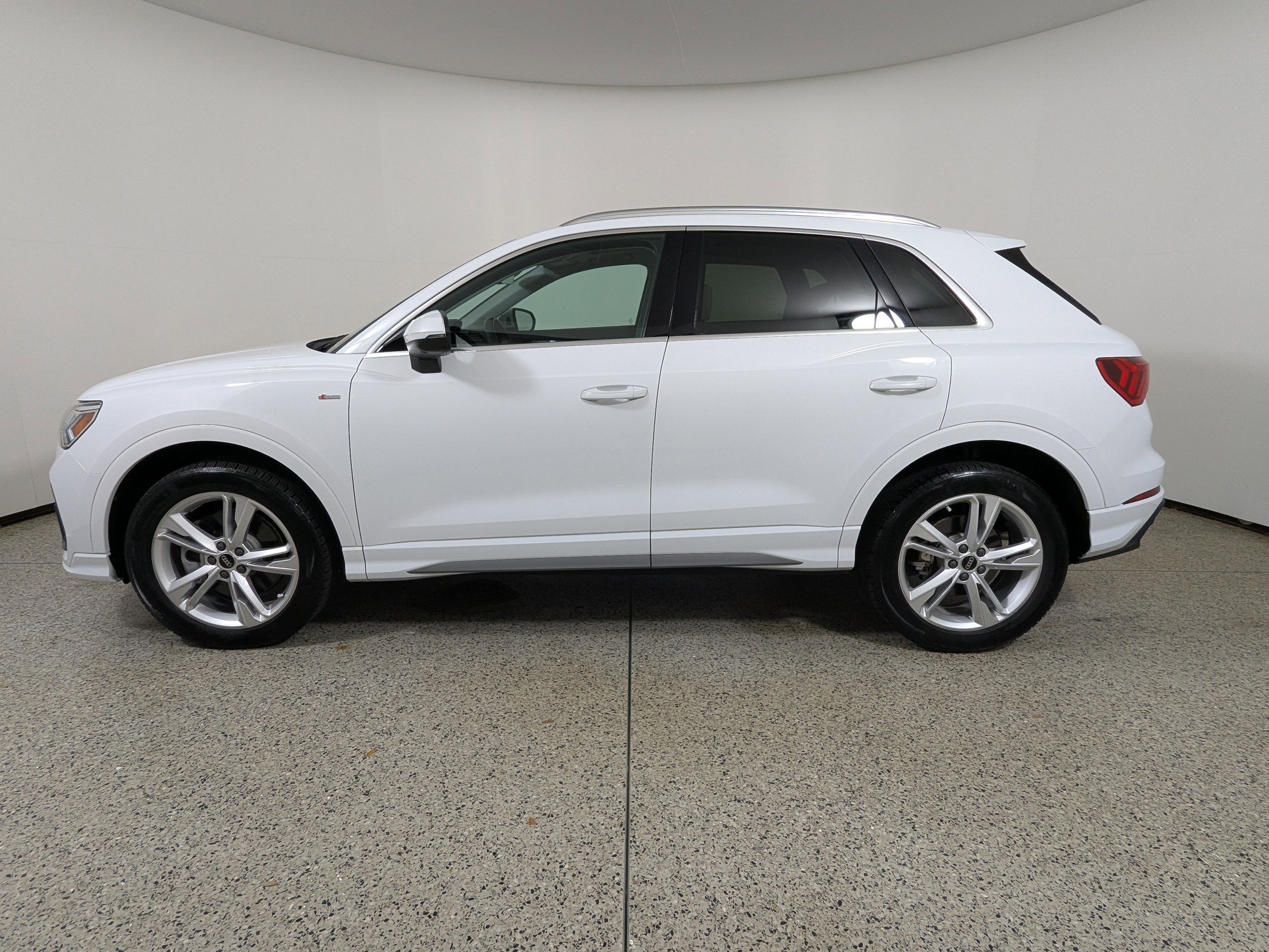 Certified 2024 Audi Q3 2.0T Premium Plus w/ Premium Plus Package image 4