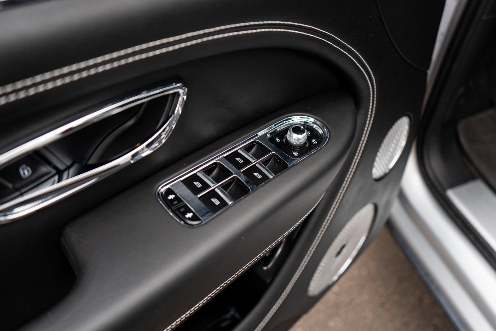 Certified 2023 Bentley Bentayga AWD/4WD image 24