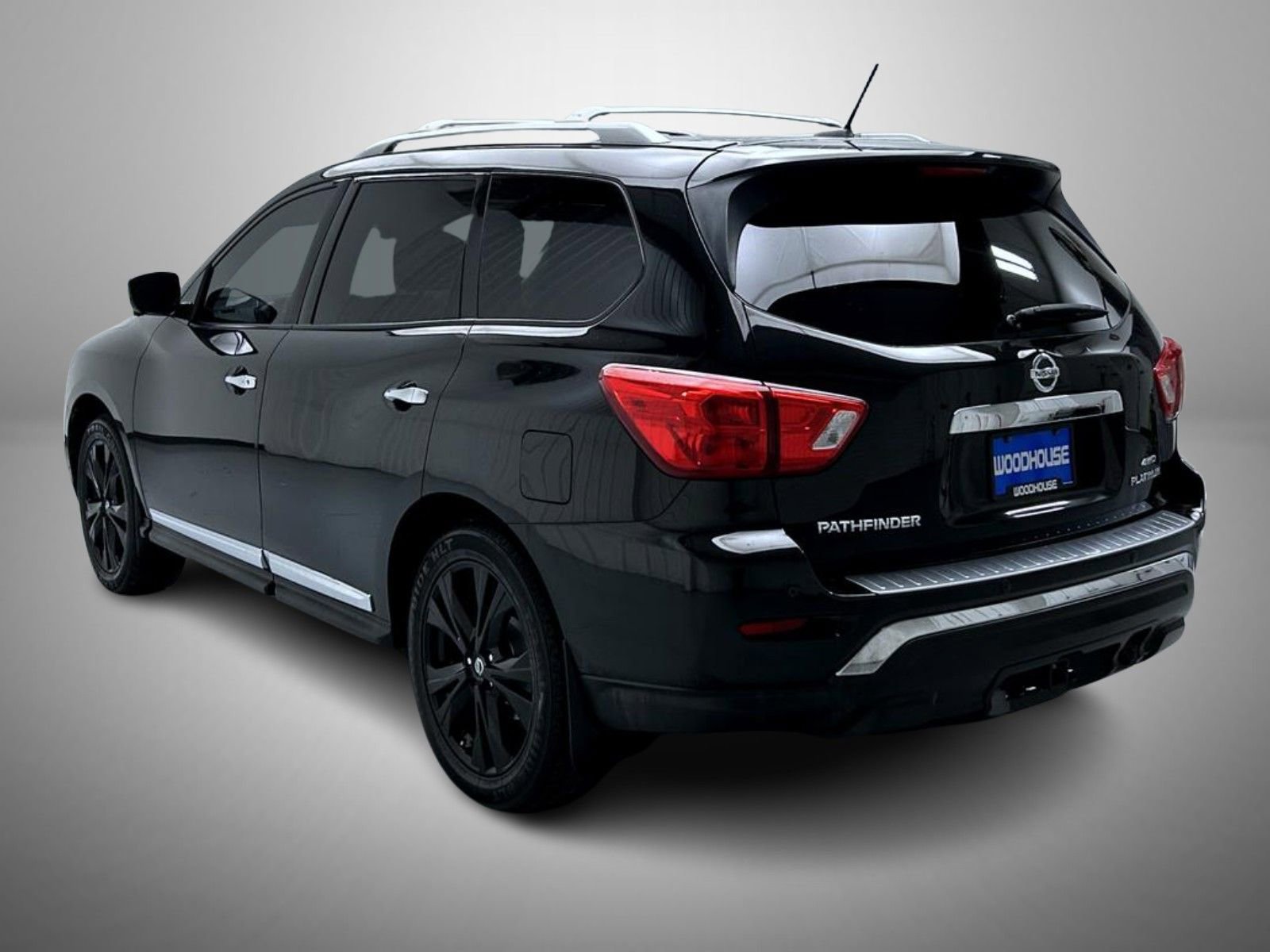 Used 2017 Nissan Pathfinder Platinum w/ Midnight Edition Package image 7