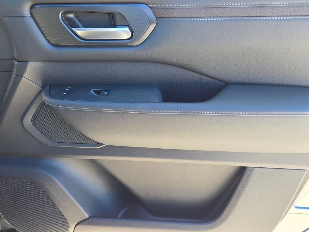 New 2026 Nissan Armada SL w/ Captain's Chari Seat Package image 4