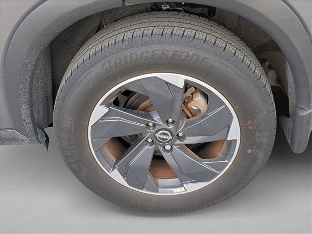 Used 2024 Nissan Rogue SV FWD image 18
