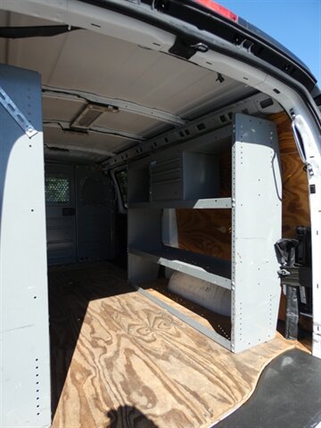 Used 2015 Chevrolet Express 2500 RWD image 16