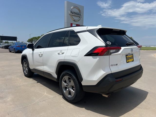 Used 2022 Toyota RAV4 XLE FWD image 5