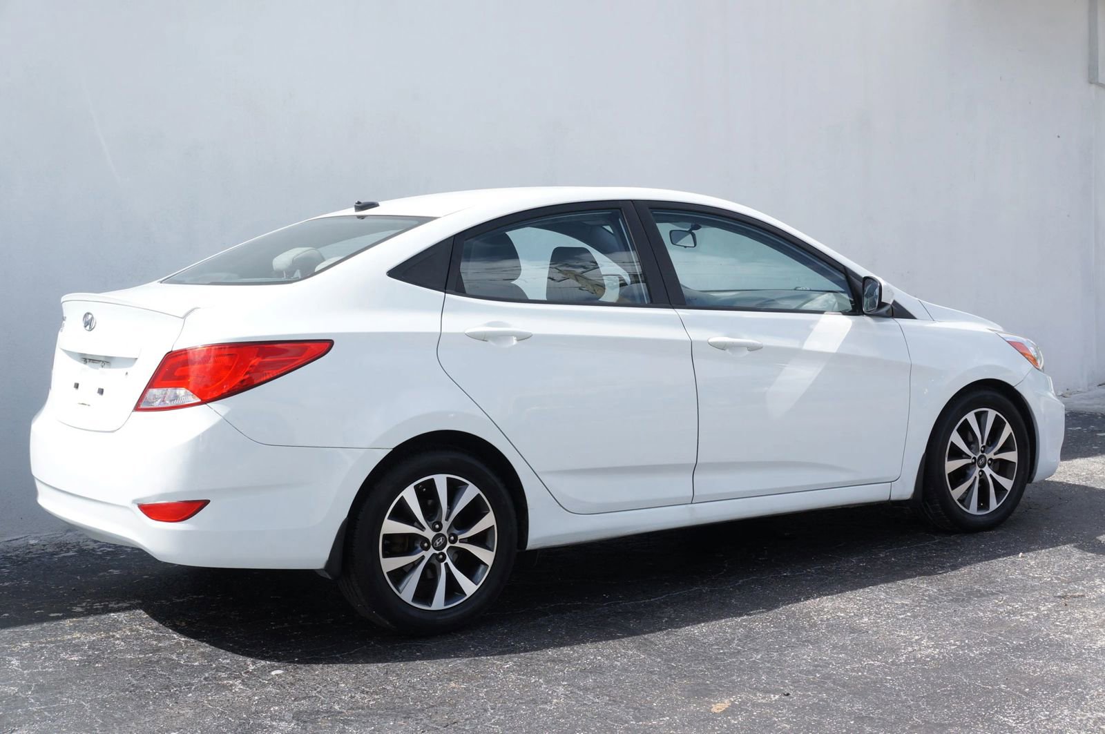 Used 2015 Hyundai Accent GLS w/ Option Group 03 image 7
