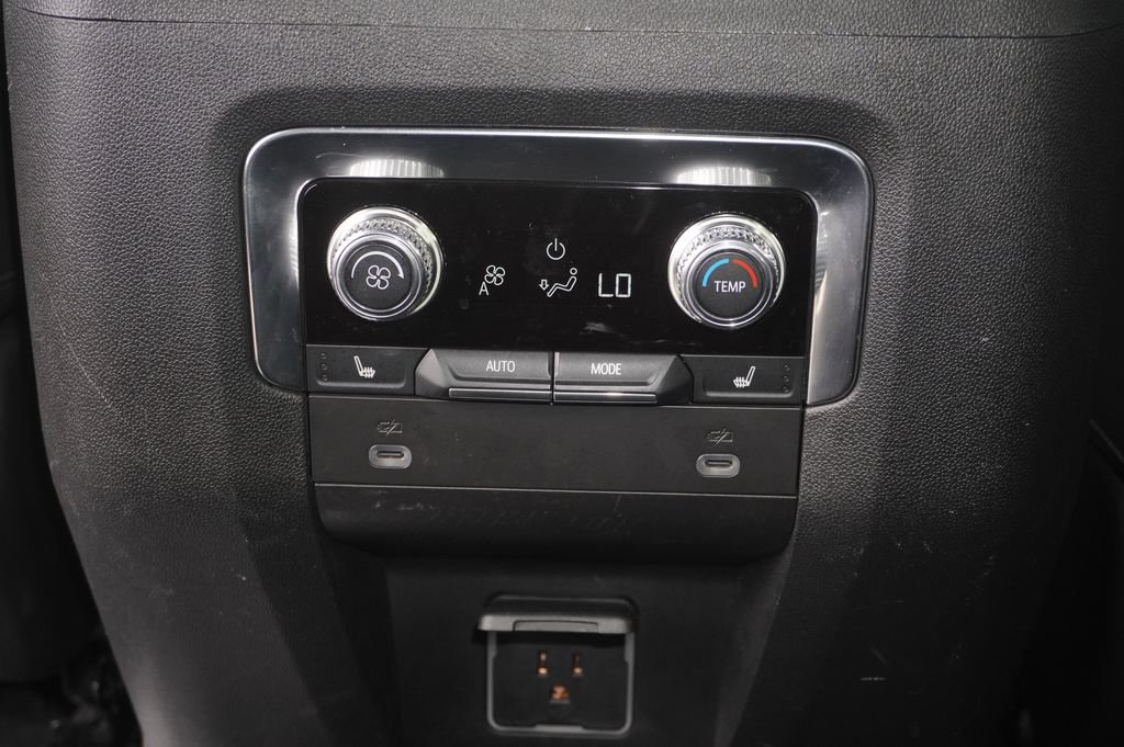 Used 2023 GMC Yukon SLT w/ SLT Premium Package RWD image 14