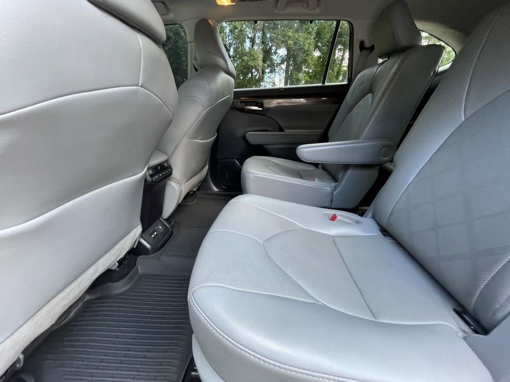 Used 2021 Toyota Highlander Platinum image 23