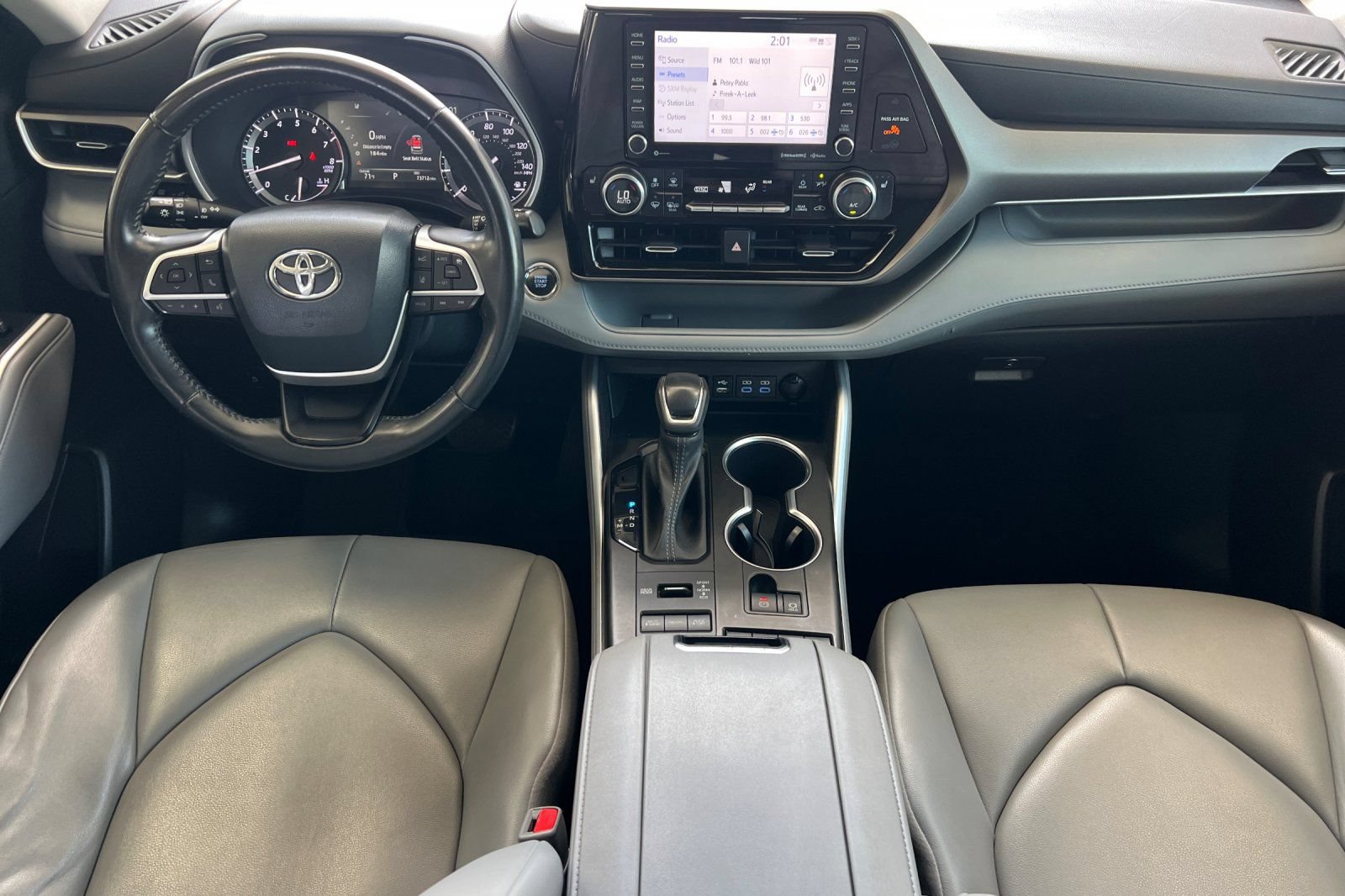 Used 2022 Toyota Highlander XLE AWD/4WD image 10