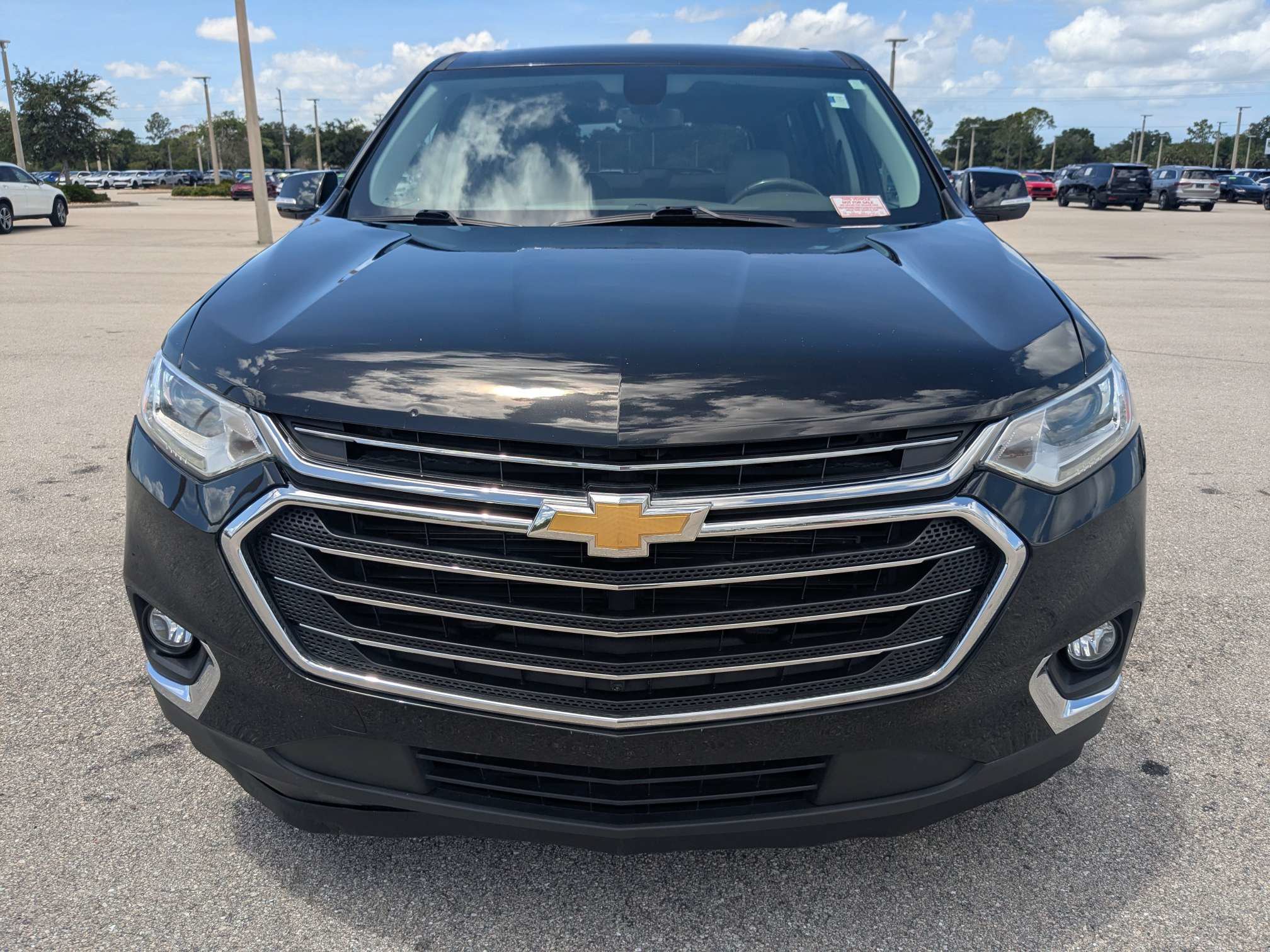 Used 2019 Chevrolet Traverse LT w/ LT Premium Package FWD image 3