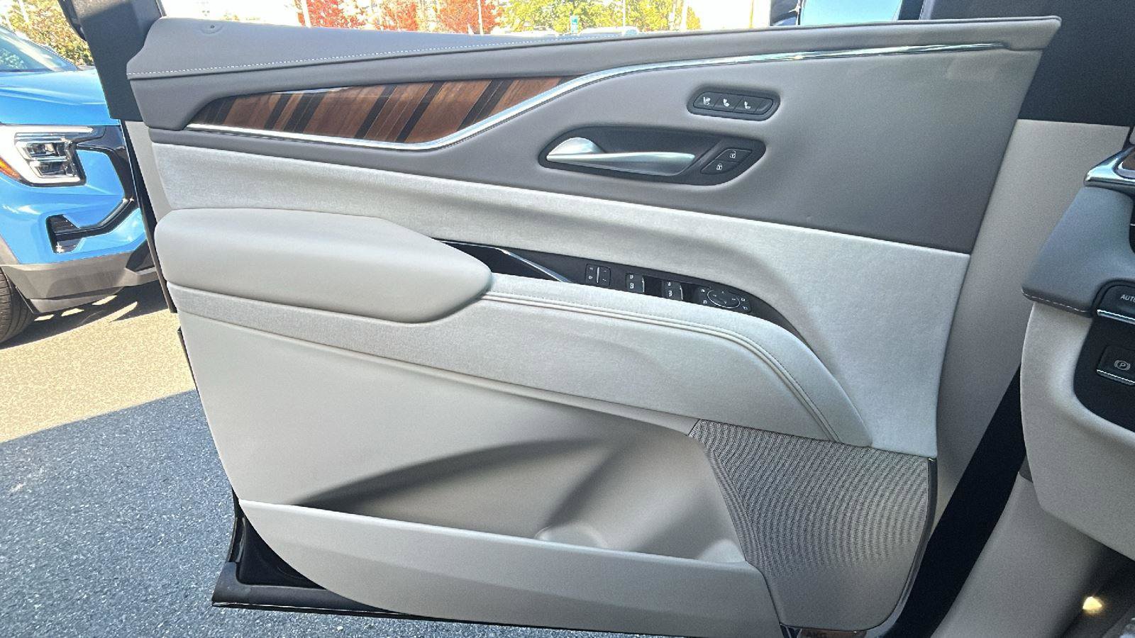 Certified 2024 Cadillac Escalade Sport Platinum w/ Heavy-Duty Trailer Package image 13