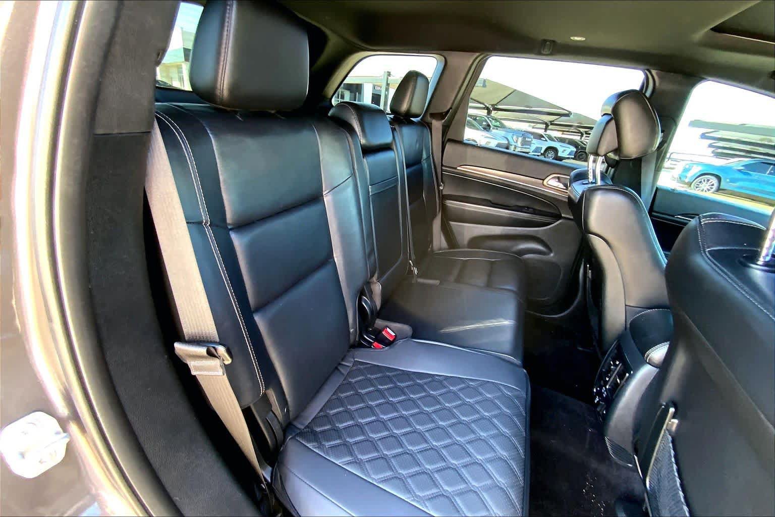 Used 2017 Jeep Grand Cherokee Limited AWD/4WD image 19