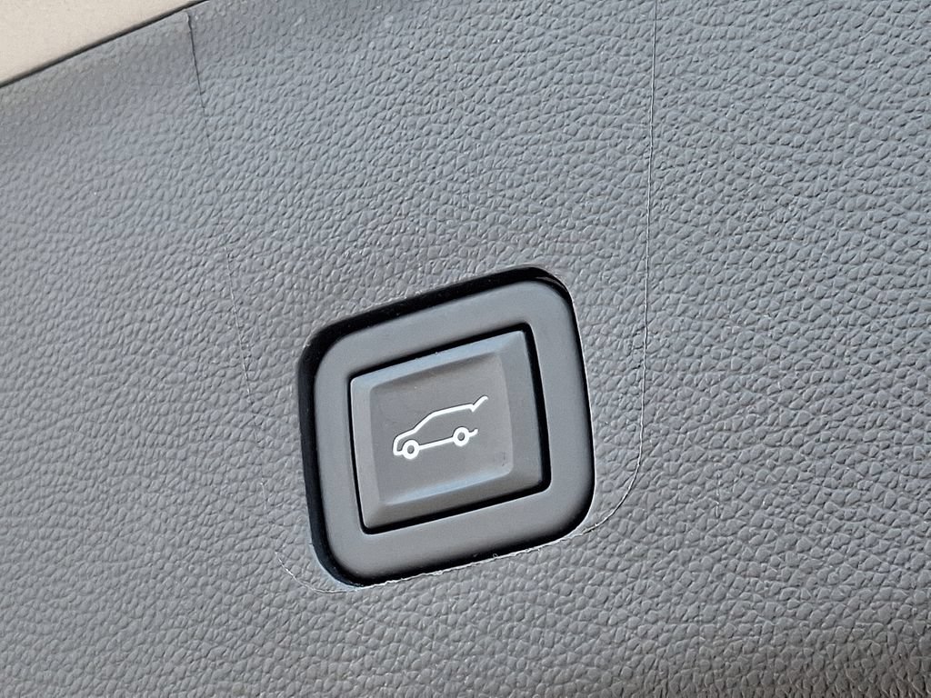Certified 2023 Chevrolet Traverse LT FWD image 32