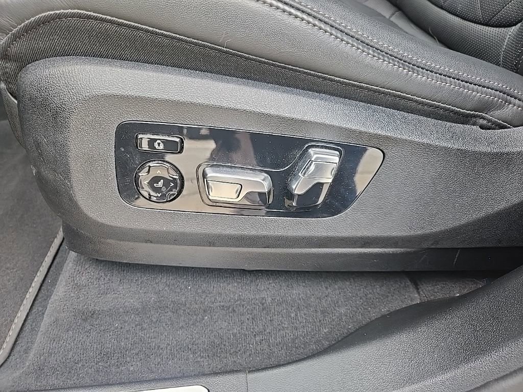 Used 2024 BMW X7 xDrive40i w/ Climate Comfort Package image 40
