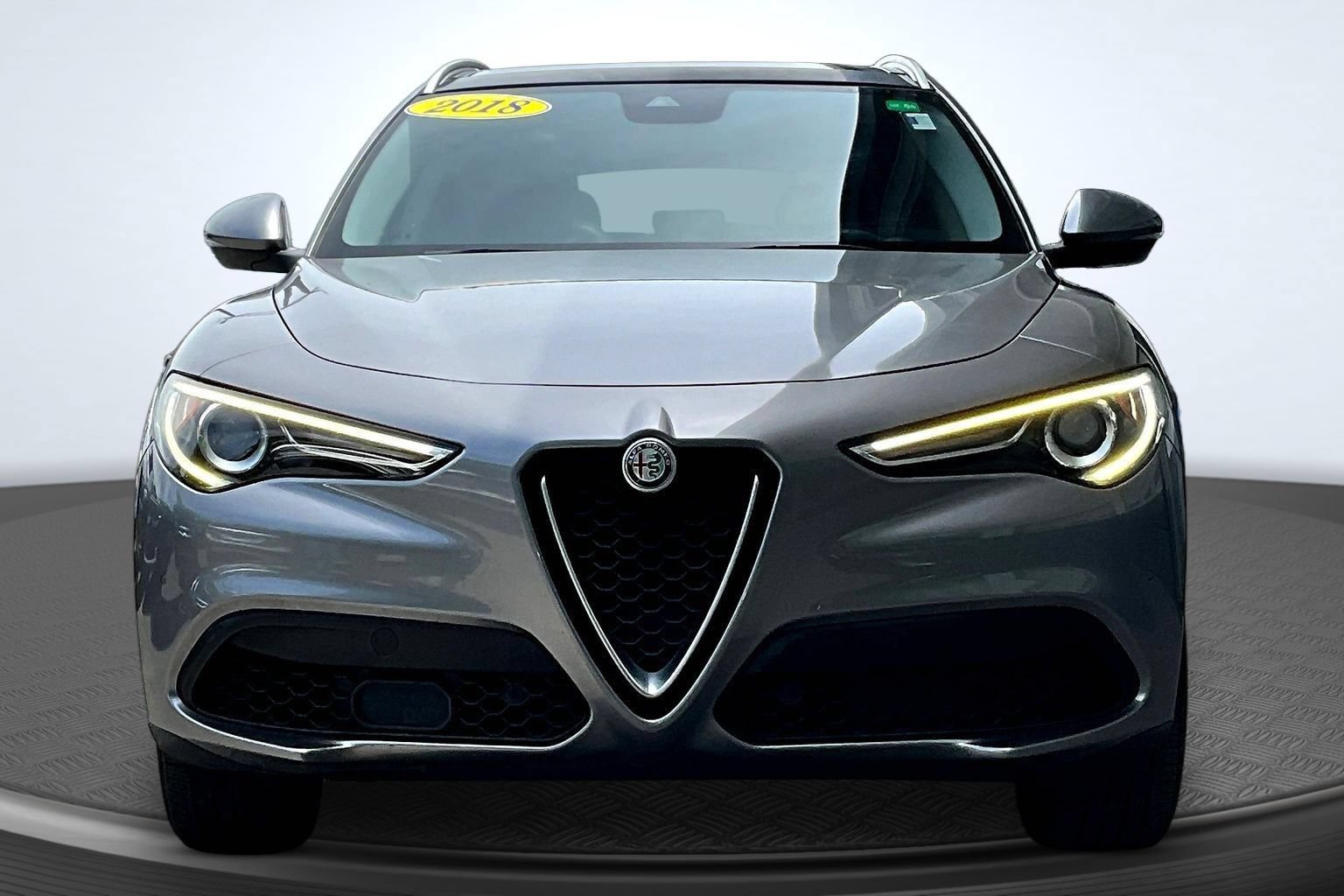 Used 2018 Alfa Romeo Stelvio Ti AWD/4WD image 2