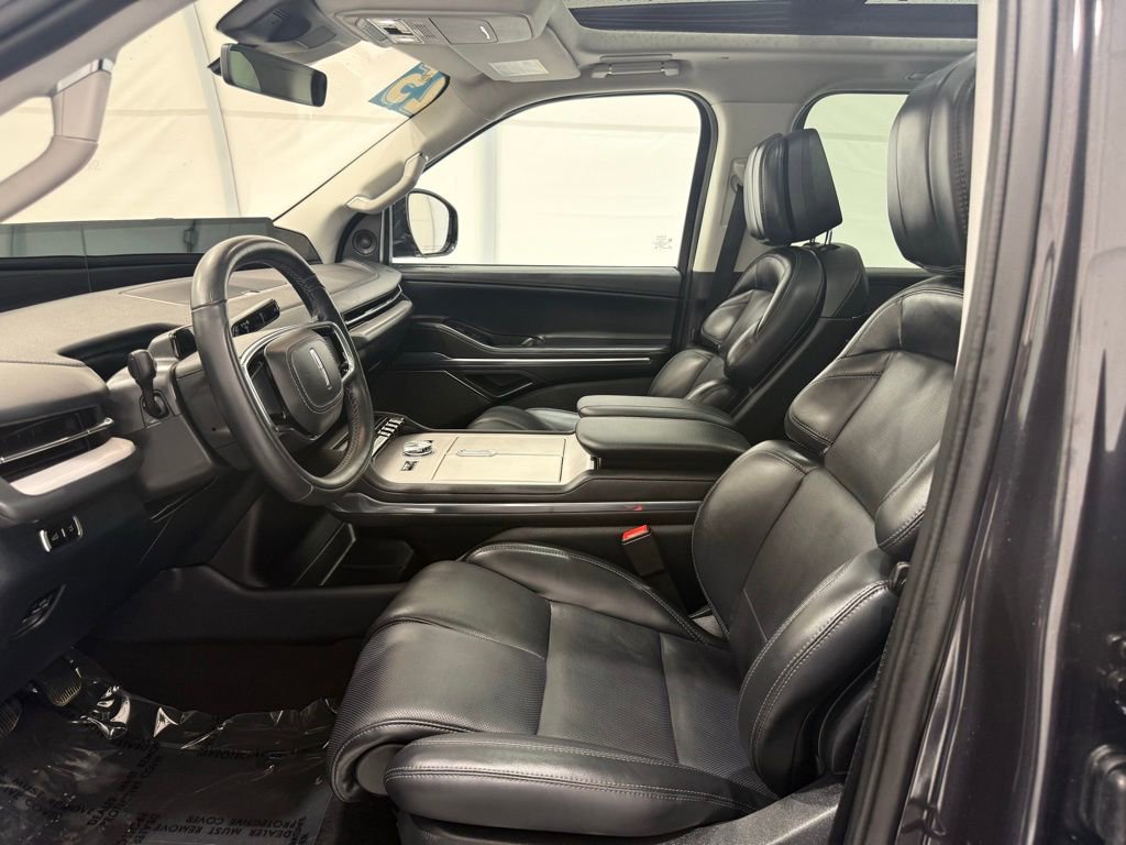 Used 2025 Lincoln Navigator L Reserve image 17