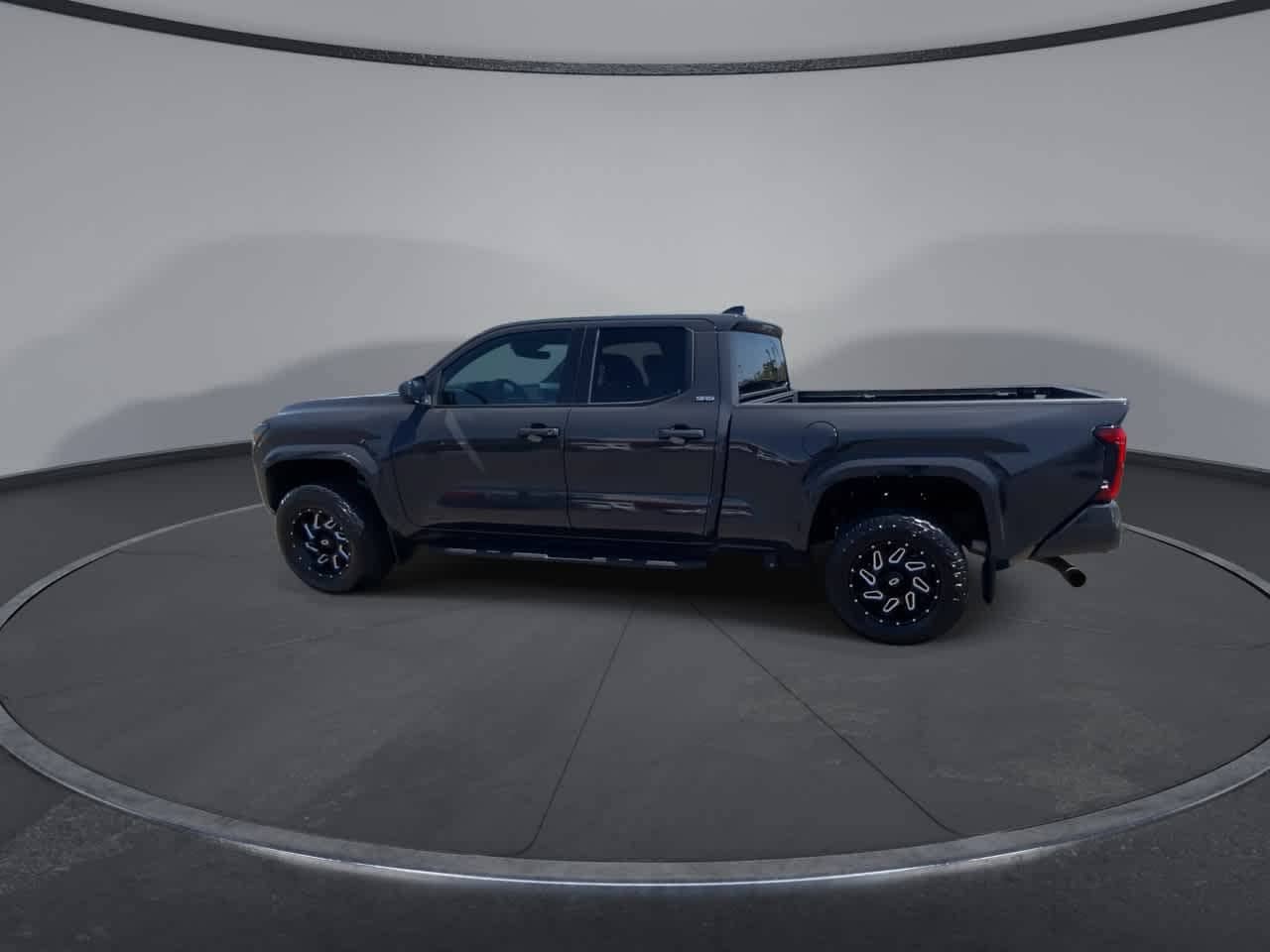 Certified 2024 Toyota Tacoma SR5 AWD/4WD image 6