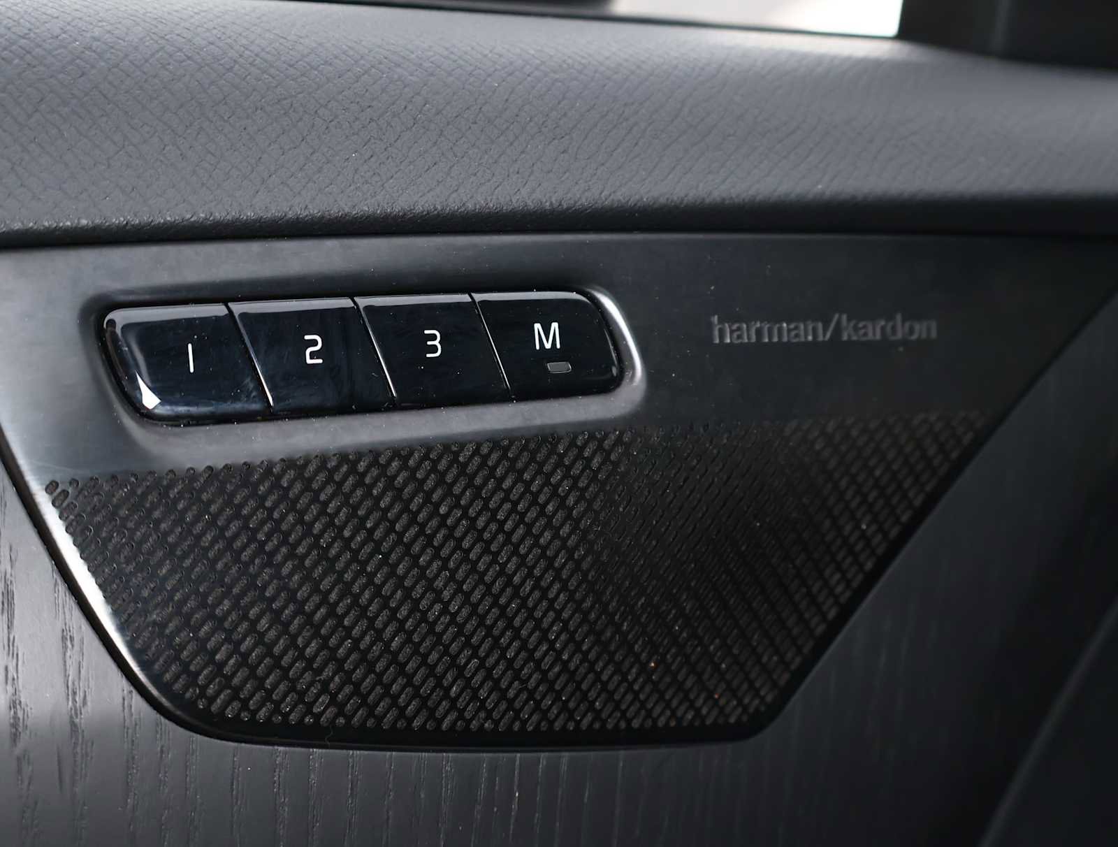 Used 2020 Volvo XC90 T6 Momentum image 10
