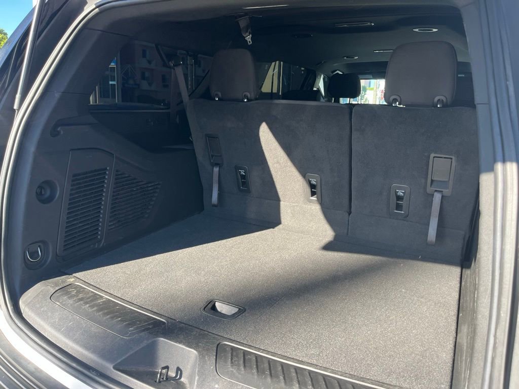 Used 2024 Chevrolet Suburban LS image 8