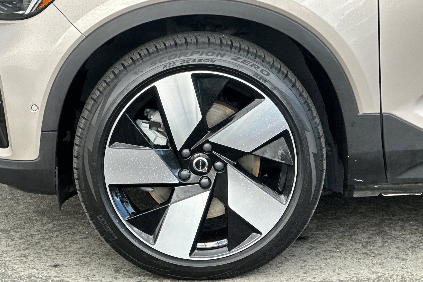 Used 2023 Volvo XC40 Recharge Ultimate w/ Protection Package Premier image 11