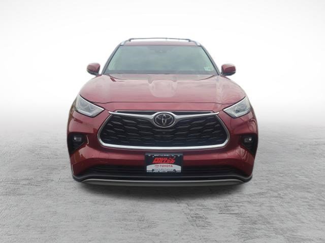 Certified 2025 Toyota Highlander Platinum image 2