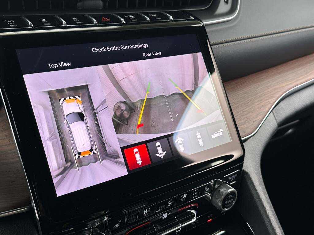 New 2025 Jeep Grand Cherokee Summit w/ Luxury Tech Group V image 33