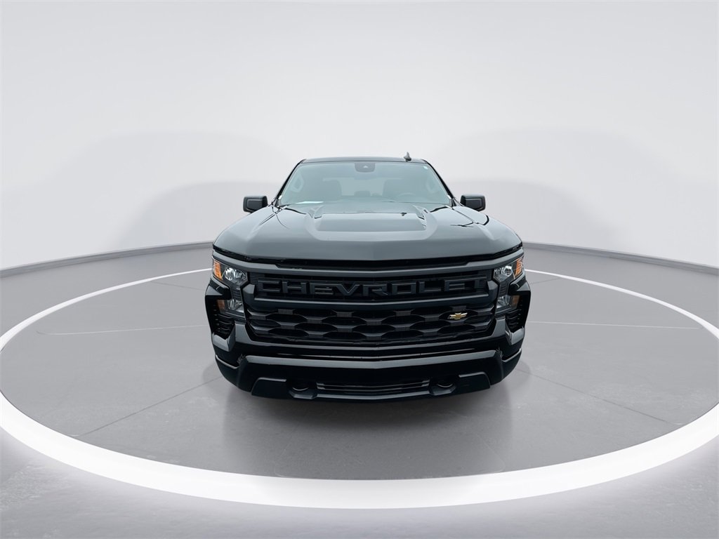 Used 2025 Chevrolet Silverado 1500 Custom image 3
