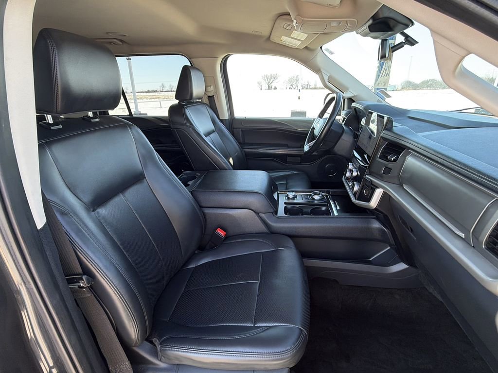 Used 2023 Ford Expedition Max XLT image 11