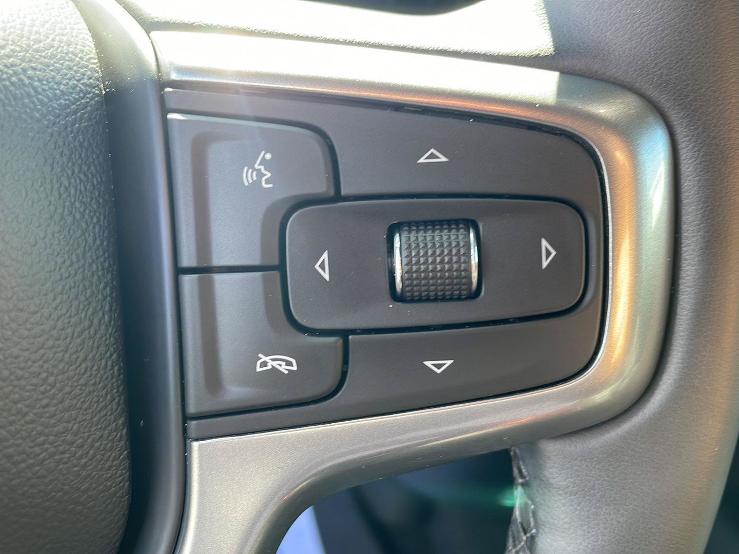 Used 2024 Chevrolet Silverado 1500 LT AWD/4WD image 16