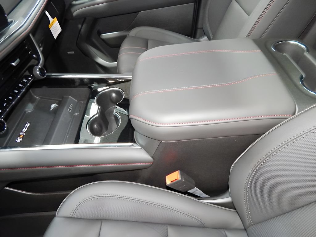 Used 2026 Chevrolet Suburban RST w/ Comfort Package AWD/4WD image 27
