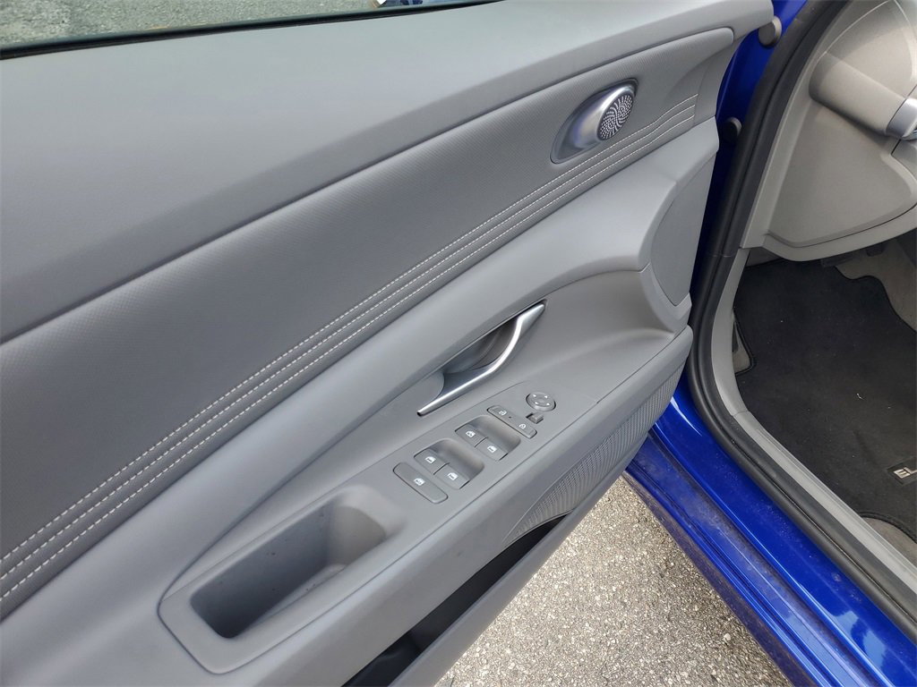 Used 2025 Hyundai Elantra SEL image 15