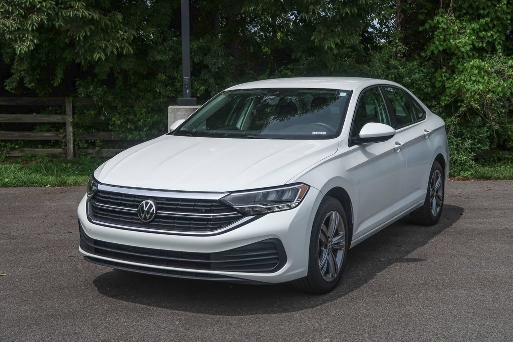 Used 2023 Volkswagen Jetta SE FWD image 4