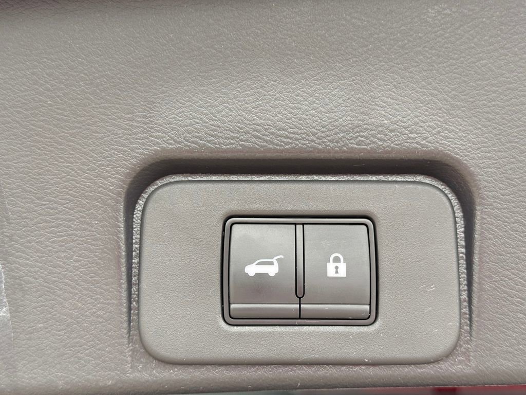 Used 2023 Nissan Rogue SV w/ SV Premium B Package FWD image 21