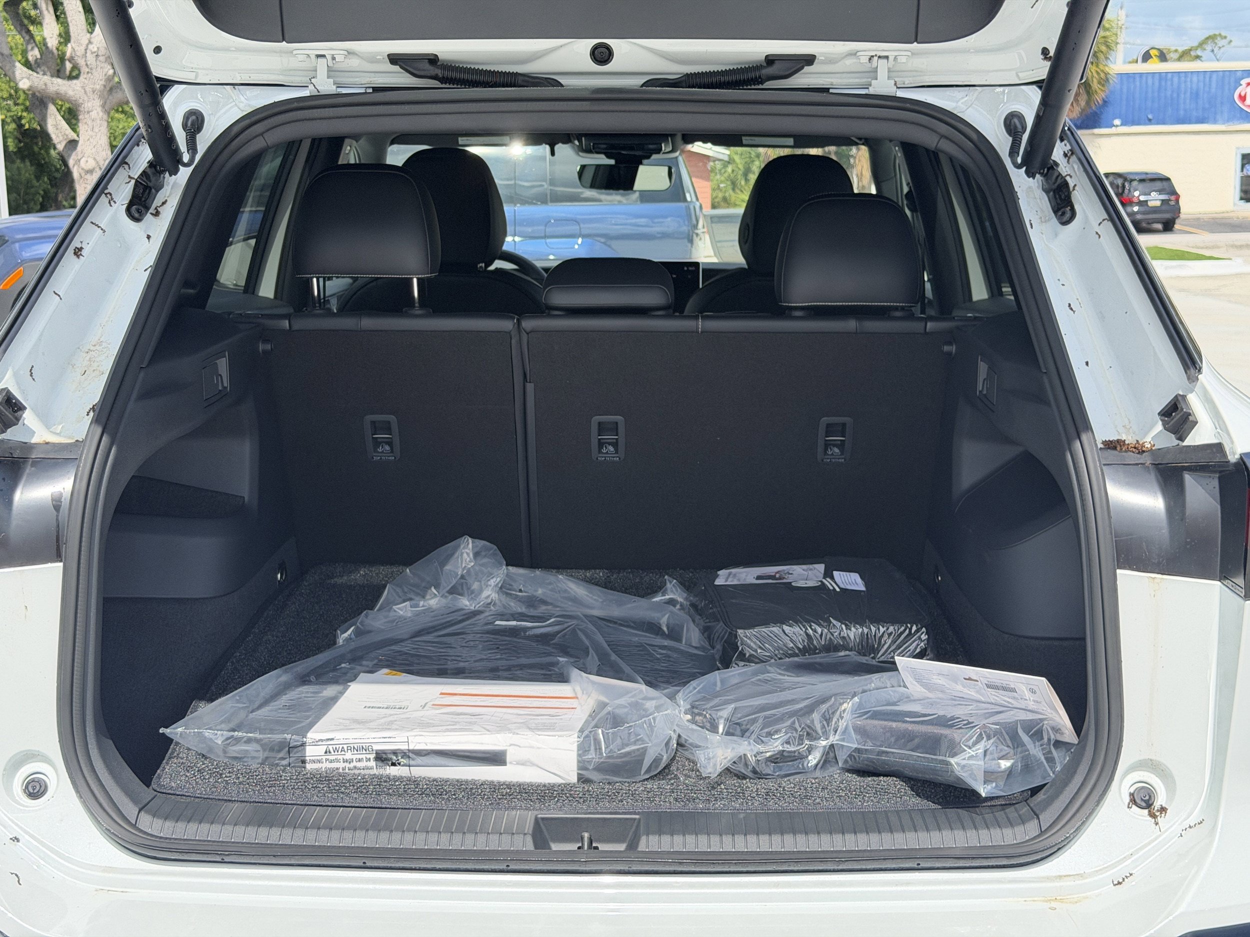 New 2026 Volkswagen Tiguan SE R-Line FWD image 10