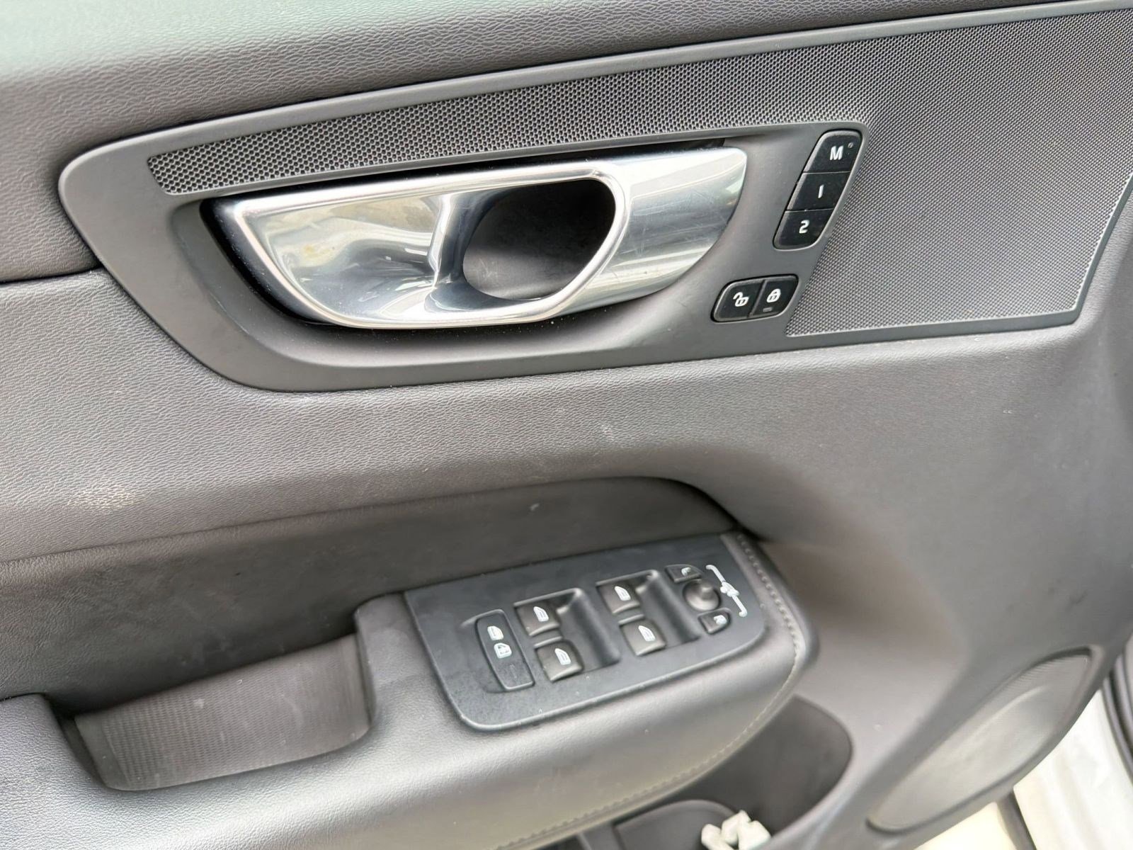 Certified 2025 Volvo XC60 B5 Plus image 12