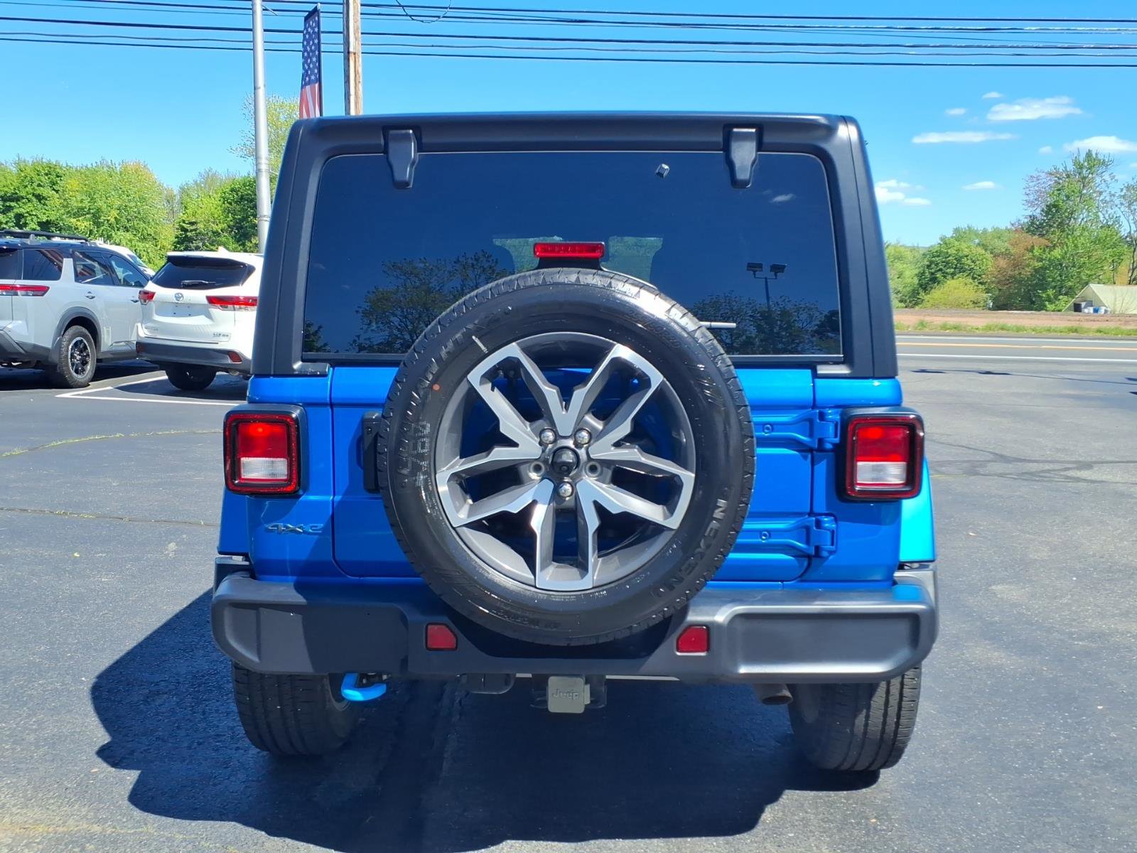 Used 2024 Jeep Wrangler Unlimited w/ Convenience Group AWD/4WD image 6