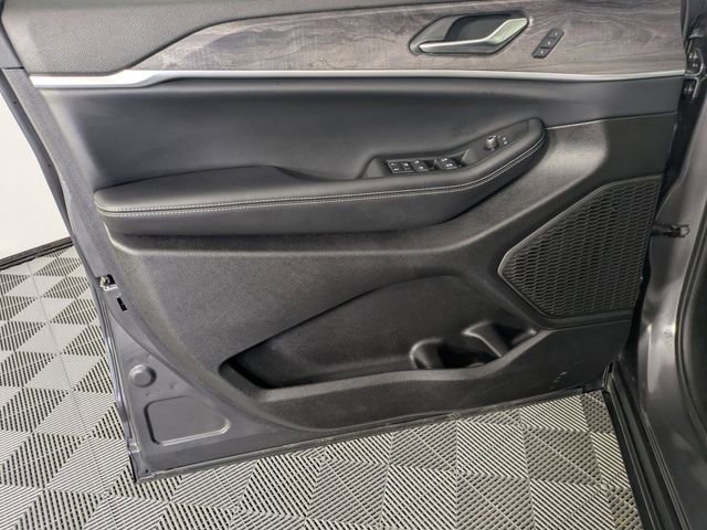 Certified 2024 Jeep Grand Cherokee Limited w/ Luxury Tech Group II image 9